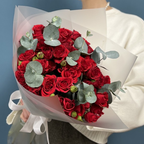 15 кустовых красных роз Рубикон 40 см